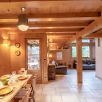 Alpesi faház Family With Terrace And Garden In Chamonix