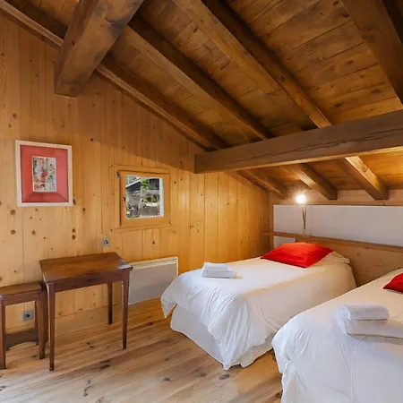 Family With Terrace And Garden In *