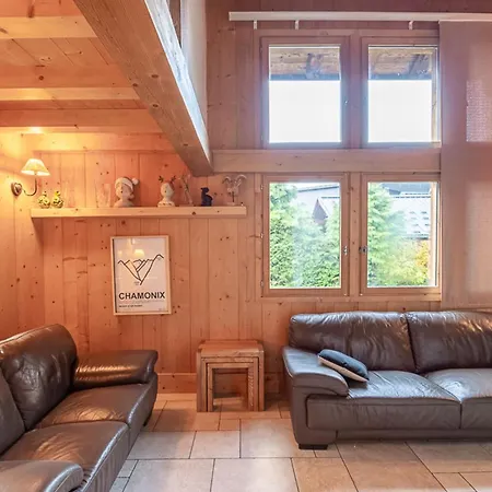 Family With Terrace And Garden In Chalé *