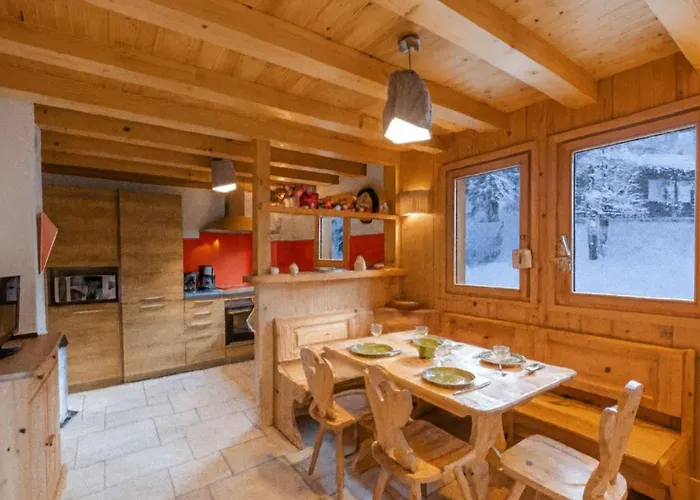 Family With Terrace And Garden In Alpesi faház Chamonix