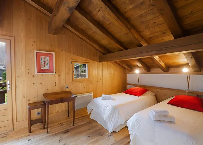 Family With Terrace And Garden In *